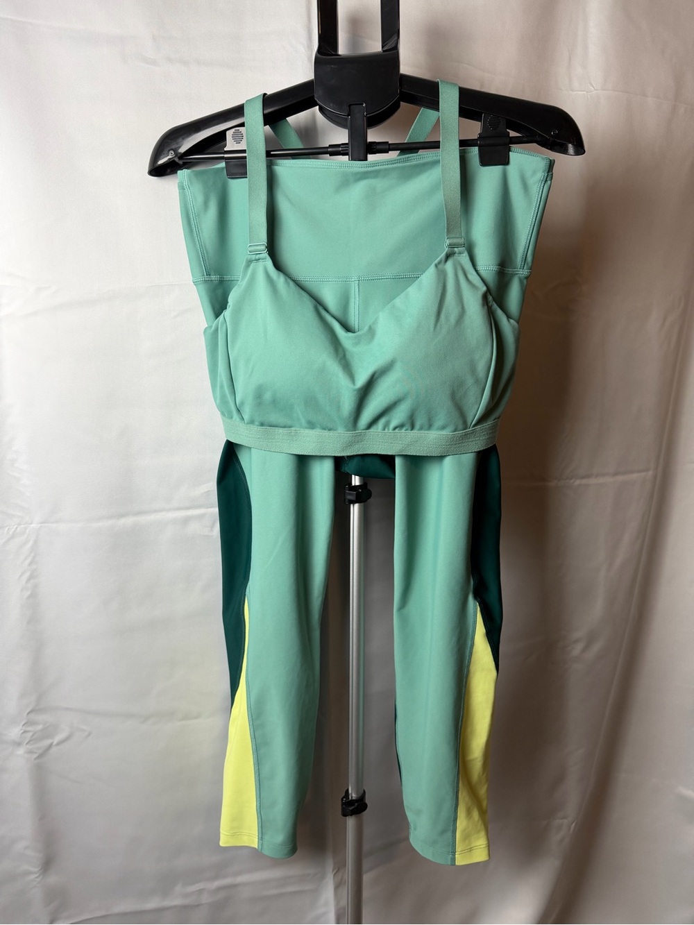 Old Navy Mint green Active set with matching Leggings and a Built-In Bra